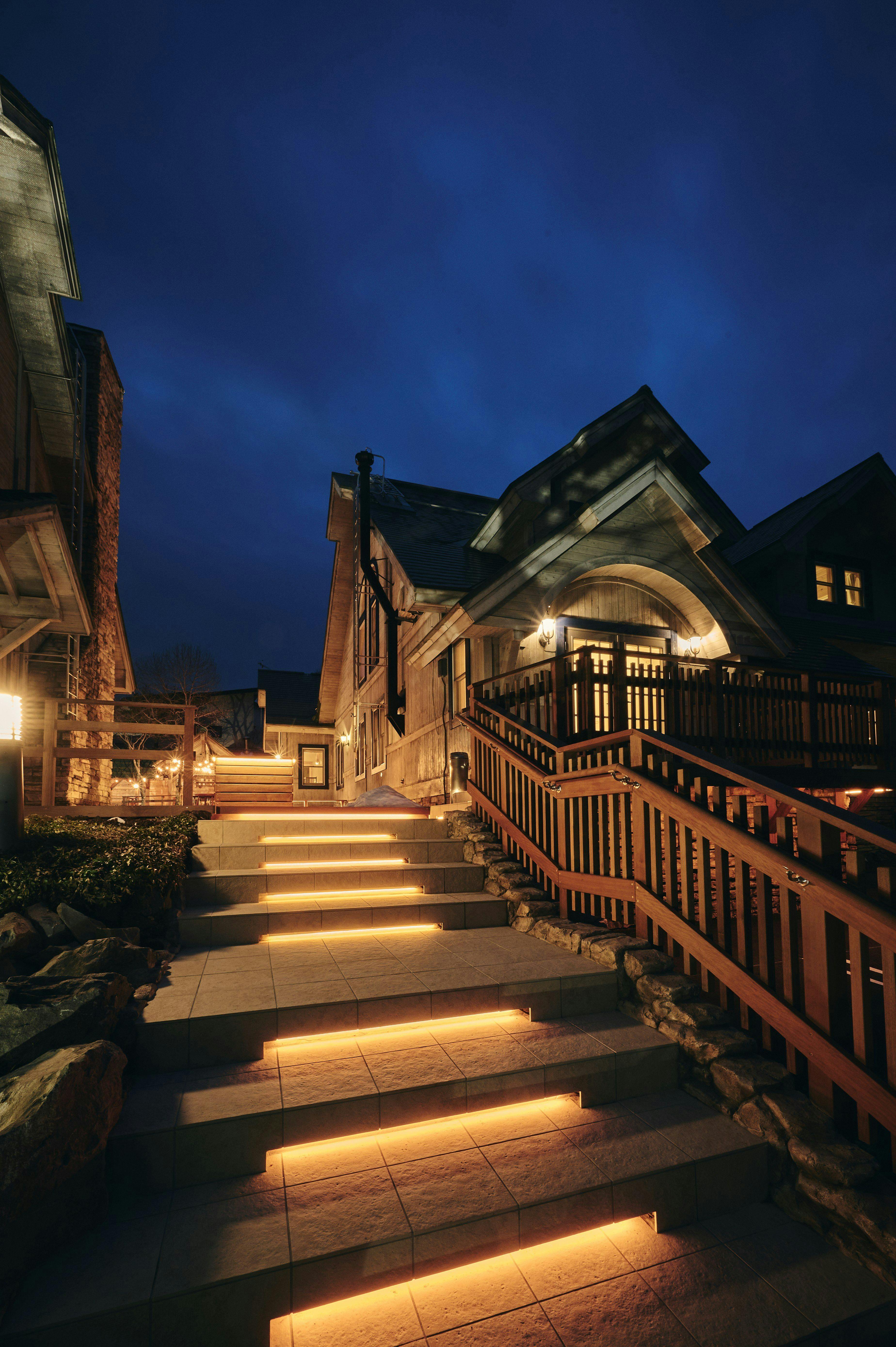 CEDAR LODGE