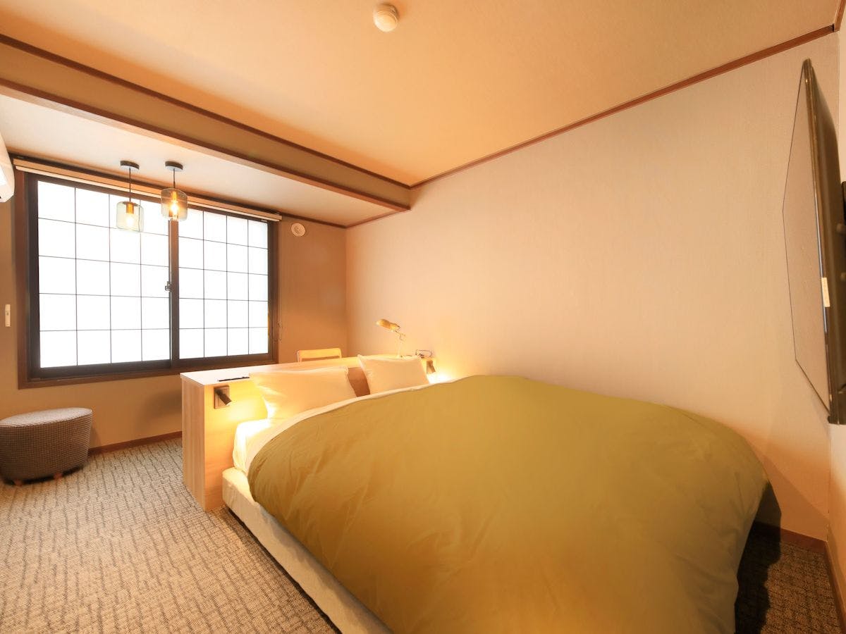 【クイーンベッド洋室】