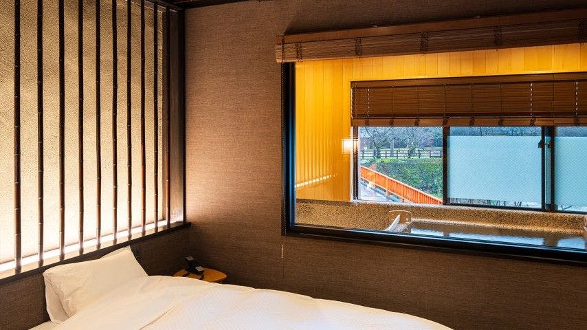 205号室　半露天風呂付客室