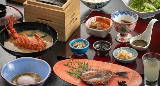 【和朝食付き】地元食材を味わう朝ごはん!伊勢海老だし味噌汁と海辺の恵みを個室で