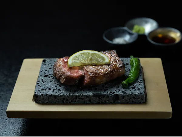 【早割30×美味少量】三大味覚会席を気軽に少しずつ!伊勢海老・鮑・松阪牛を味わう(2食付)