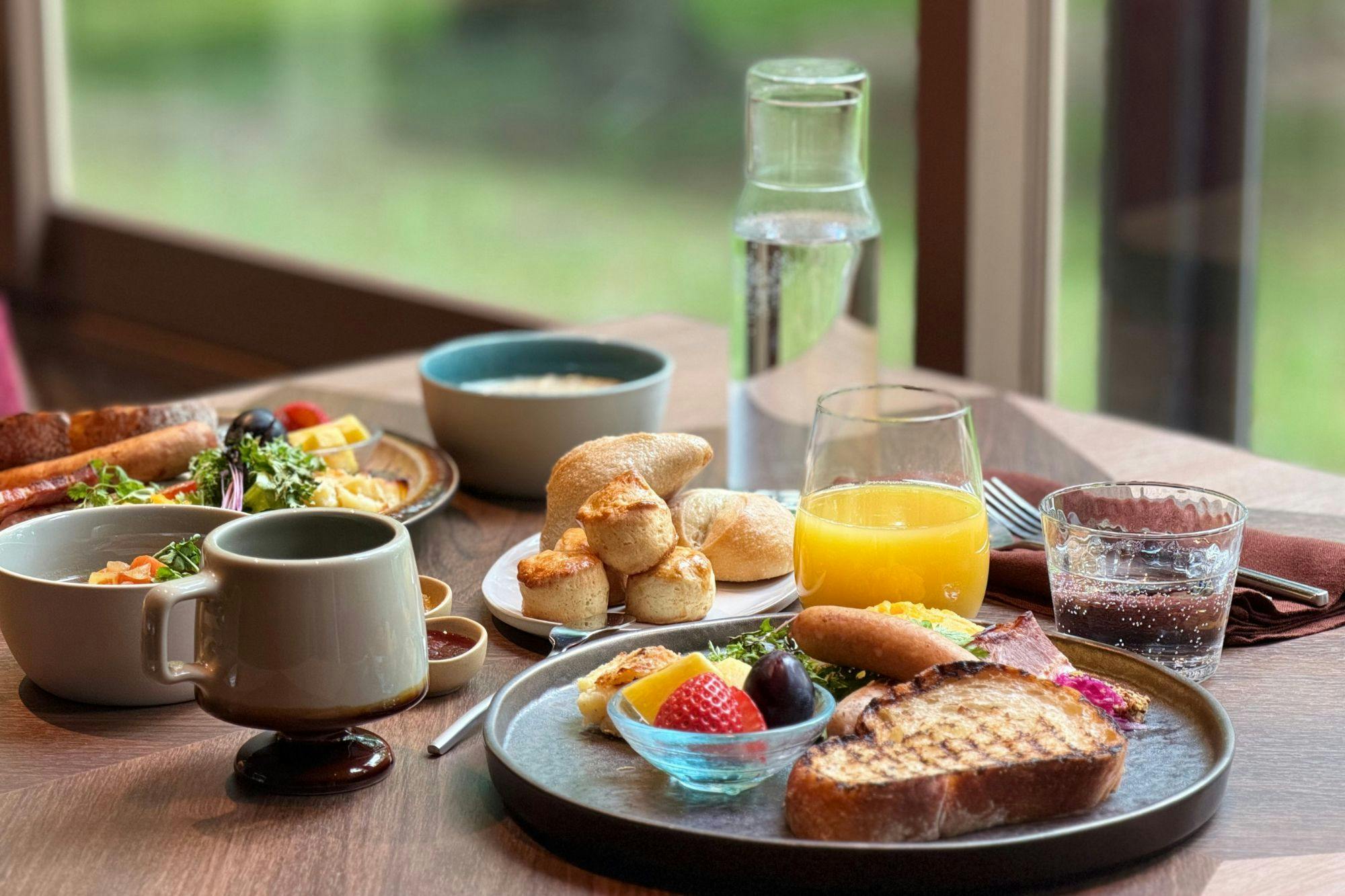 【朝食付き】森の静けさに包まれて迎える奥日光の朝にロッジブレックファストを