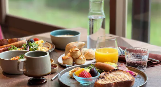【朝食付き】森の静けさに包まれて迎える奥日光の朝にロッジブレックファストを