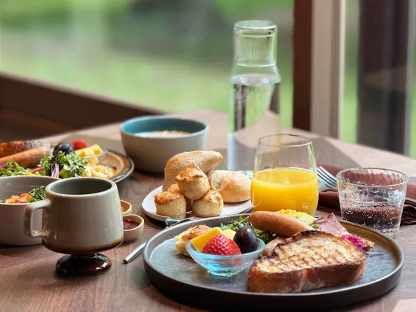 【朝食付き】森の静けさに包まれて迎える奥日光の朝にロッジブレックファストを