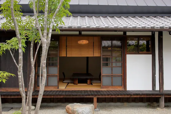 中庭からのぞむ客室