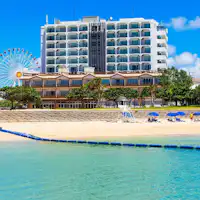 바다 쪽에서 본 외관