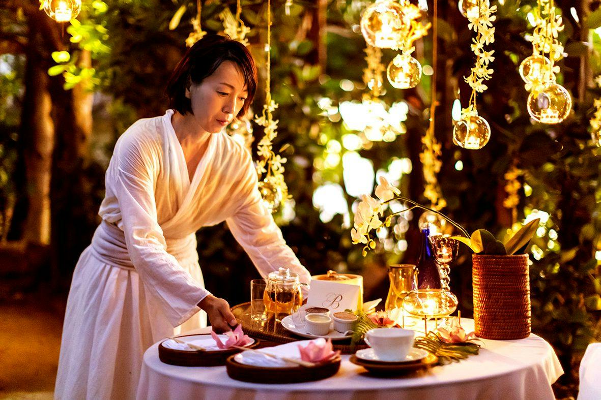 【大切な記念日に】亜熱帯の花々に包まれる、祝福のヴィラステイ｜フラワーバス・夕朝食付き