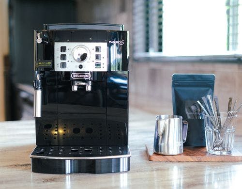 全自動コーヒーマシーン（デロンギ製）