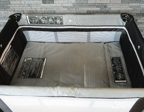 ベビーベッド（可動式）