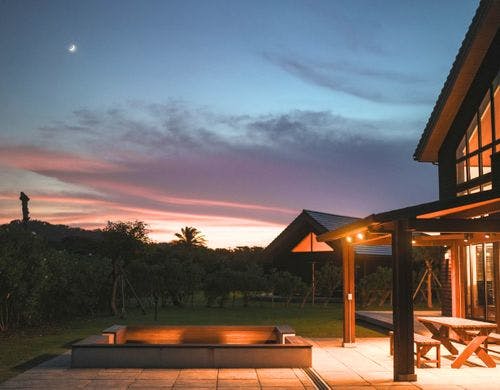 本館－BBQテラス（夕景）