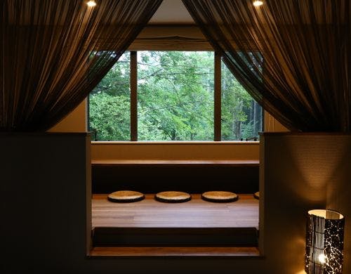 ２１畳のリビング、隣に７畳の和室で広々