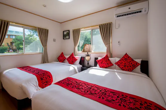 ダブルベッド×2の寝室