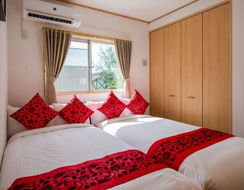 シングルベッド×2の寝室