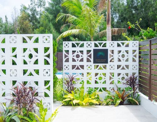 【エントランス】沖縄を代表する花ブロック