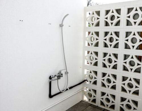 【シャワー】プールの後はお外でシャワー♪