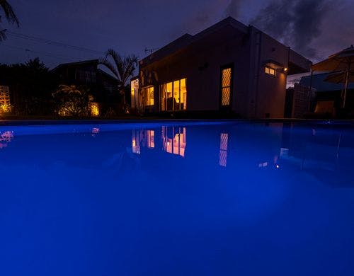 【夜・プール】幻想的な雰囲気を♪