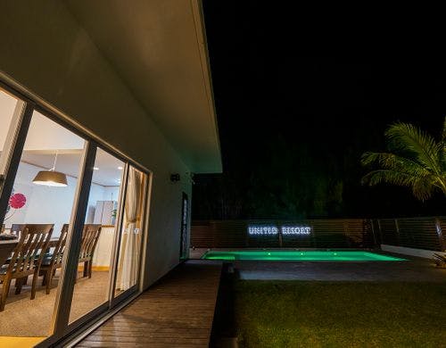 【外観・お庭&プール】