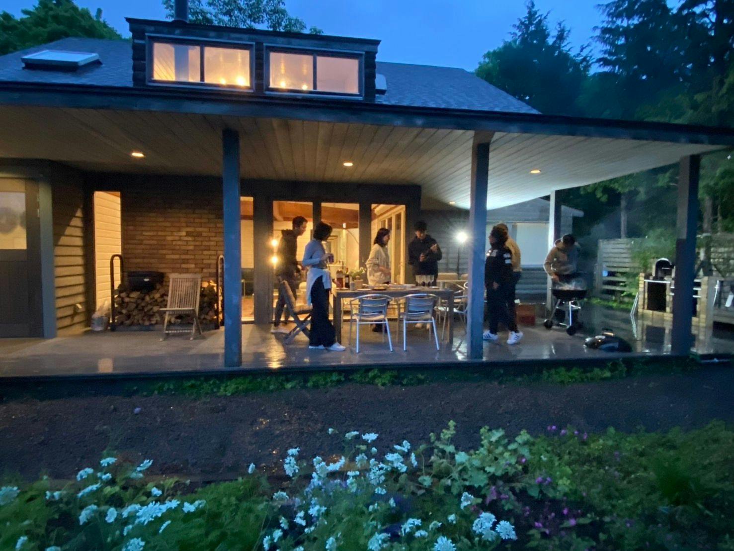 夜のコテージCorvette