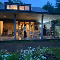 夜のコテージCorvette