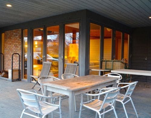 コテージCorvette 夕暮れのウッドデッキ