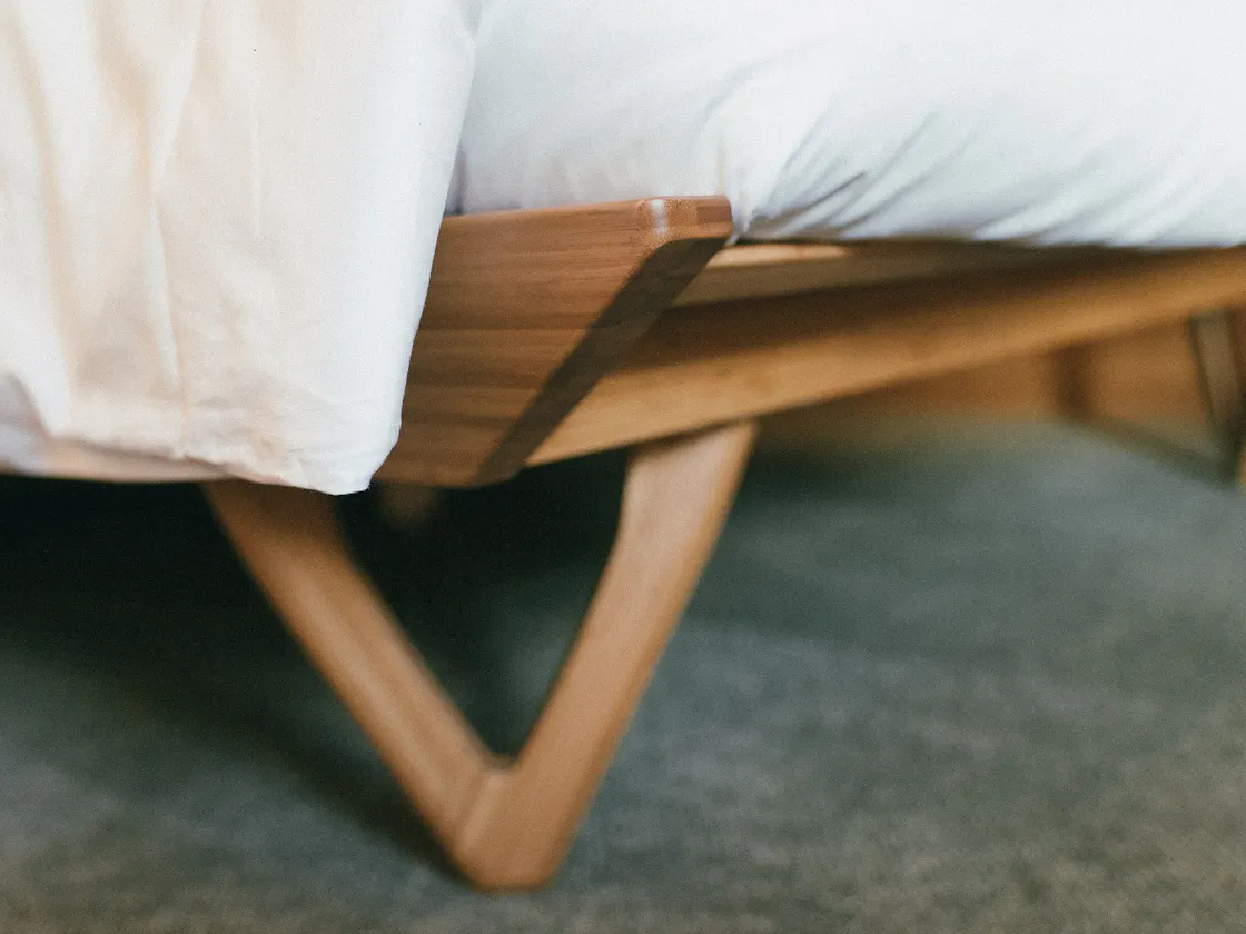 竹のベッドフレームで最高の眠りを