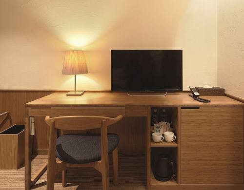 竹のデスクでゆっくりと