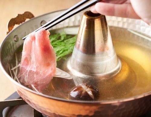 本出汁で味わう鹿児島の黒豚しゃぶしゃぶ