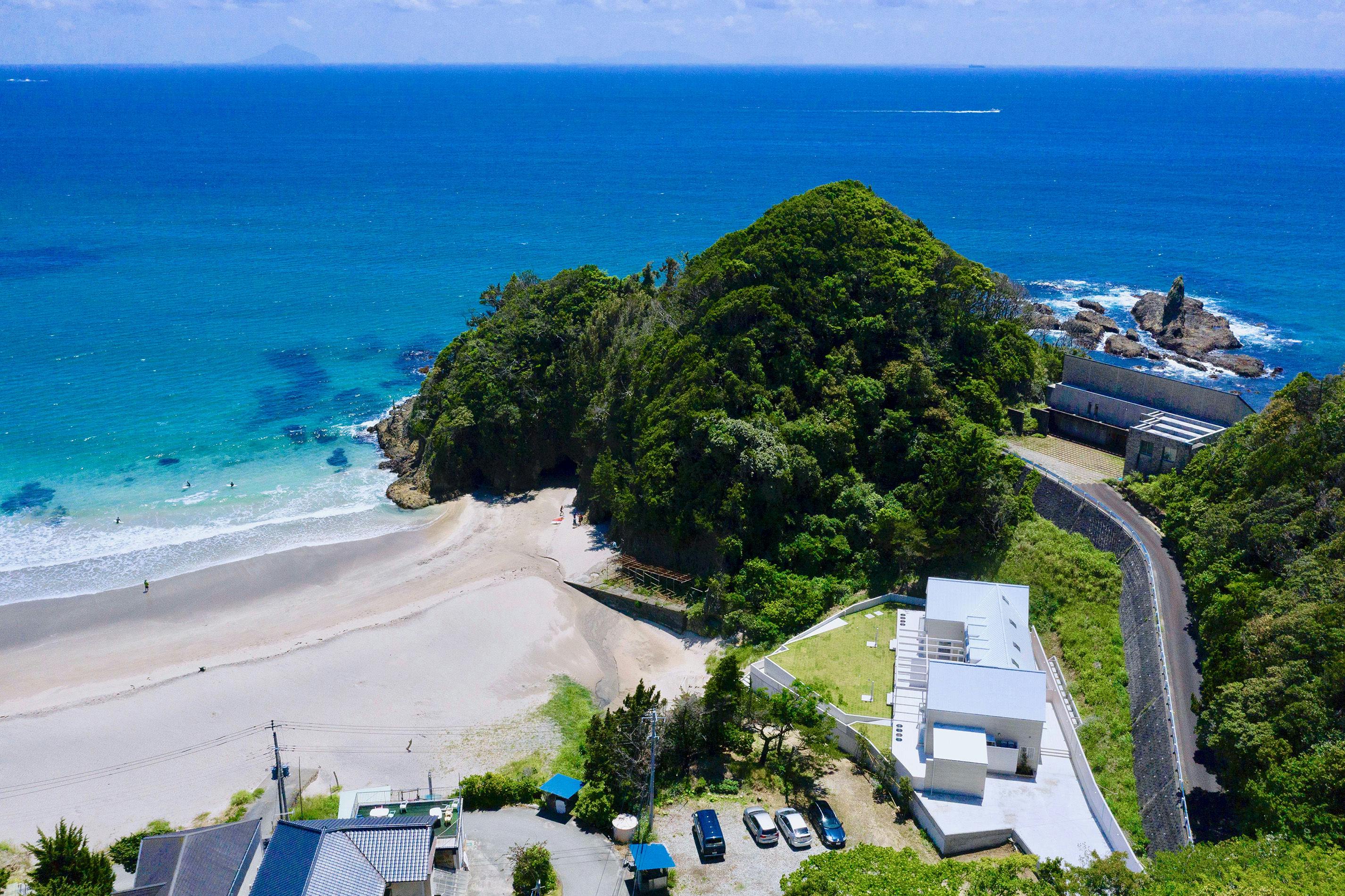 入田浜の絶景と調和する、特別な楽園