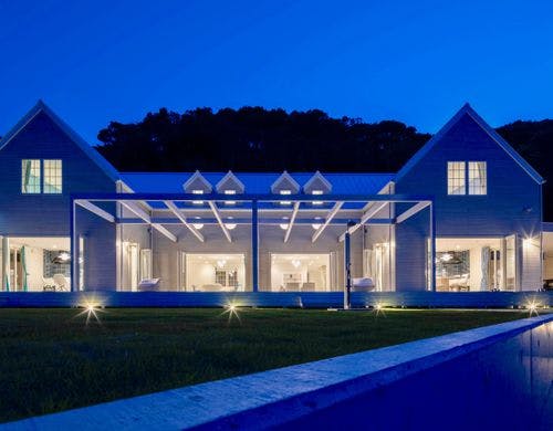 幻想的な空と外観