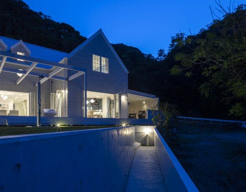 幻想的な空と外観