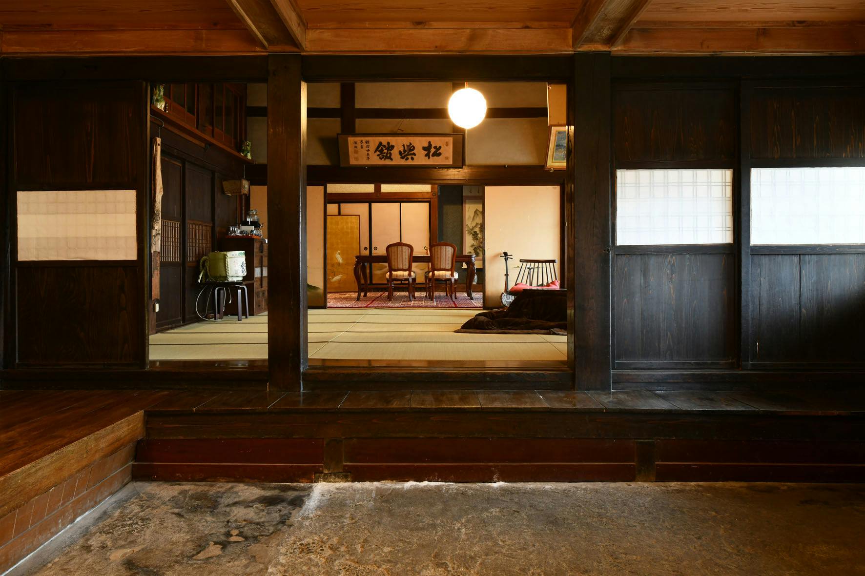 母屋の玄関、土間です