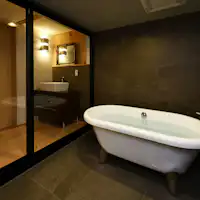 月の蔵のバスルームです