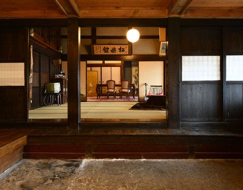 母屋の玄関、土間です