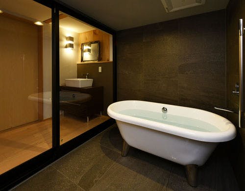 月の蔵のバスルームです