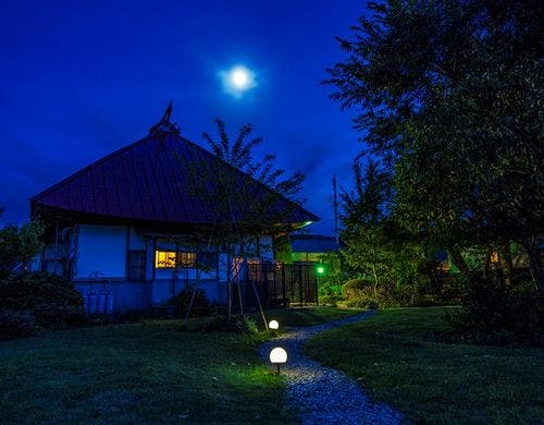 母屋の夜景