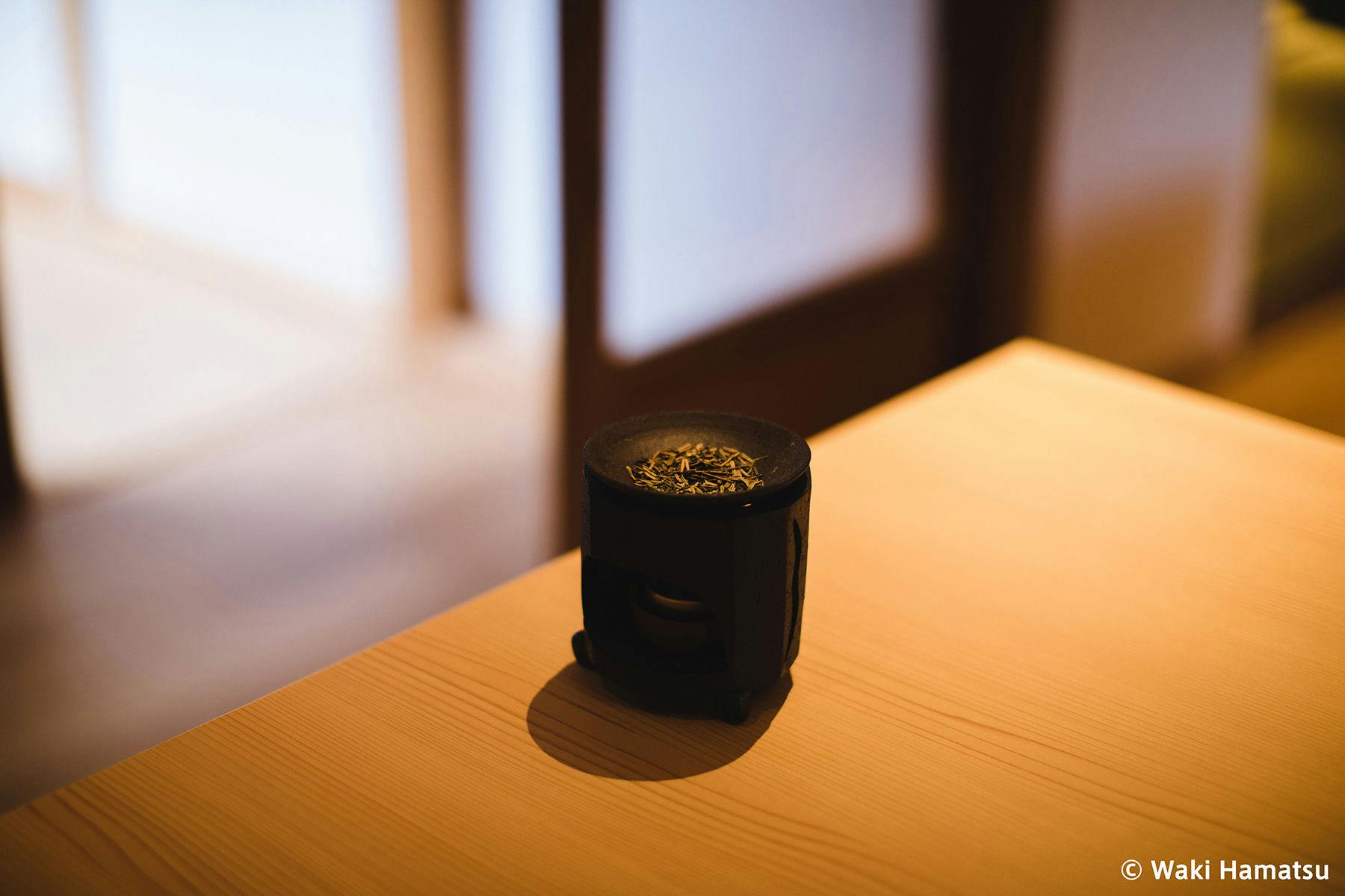 部屋をお茶の香りで包む茶香炉