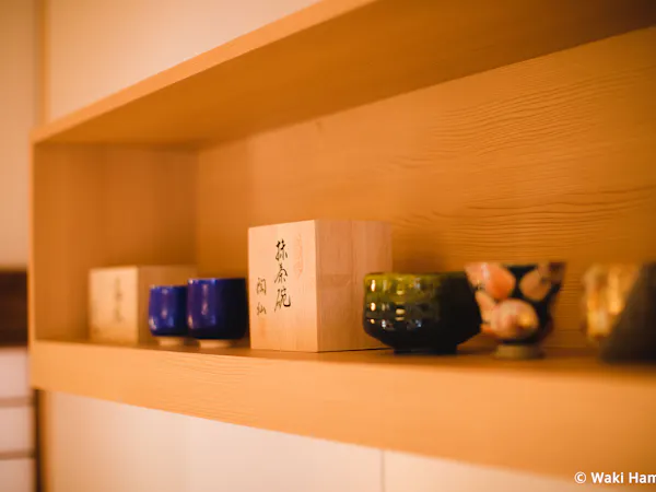 全国の茶器を使ってお茶を自由に愉しめます