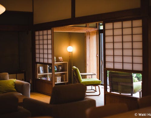 ゆったりと時間を過ごせるリビングと縁側