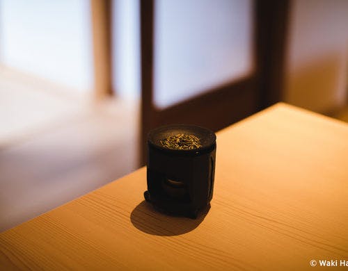 部屋をお茶の香りで包む茶香炉