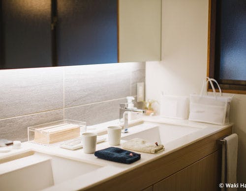 広々と２人で使用できる洗面台