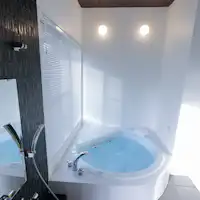 大型浴槽は二人ゆったり入れます。