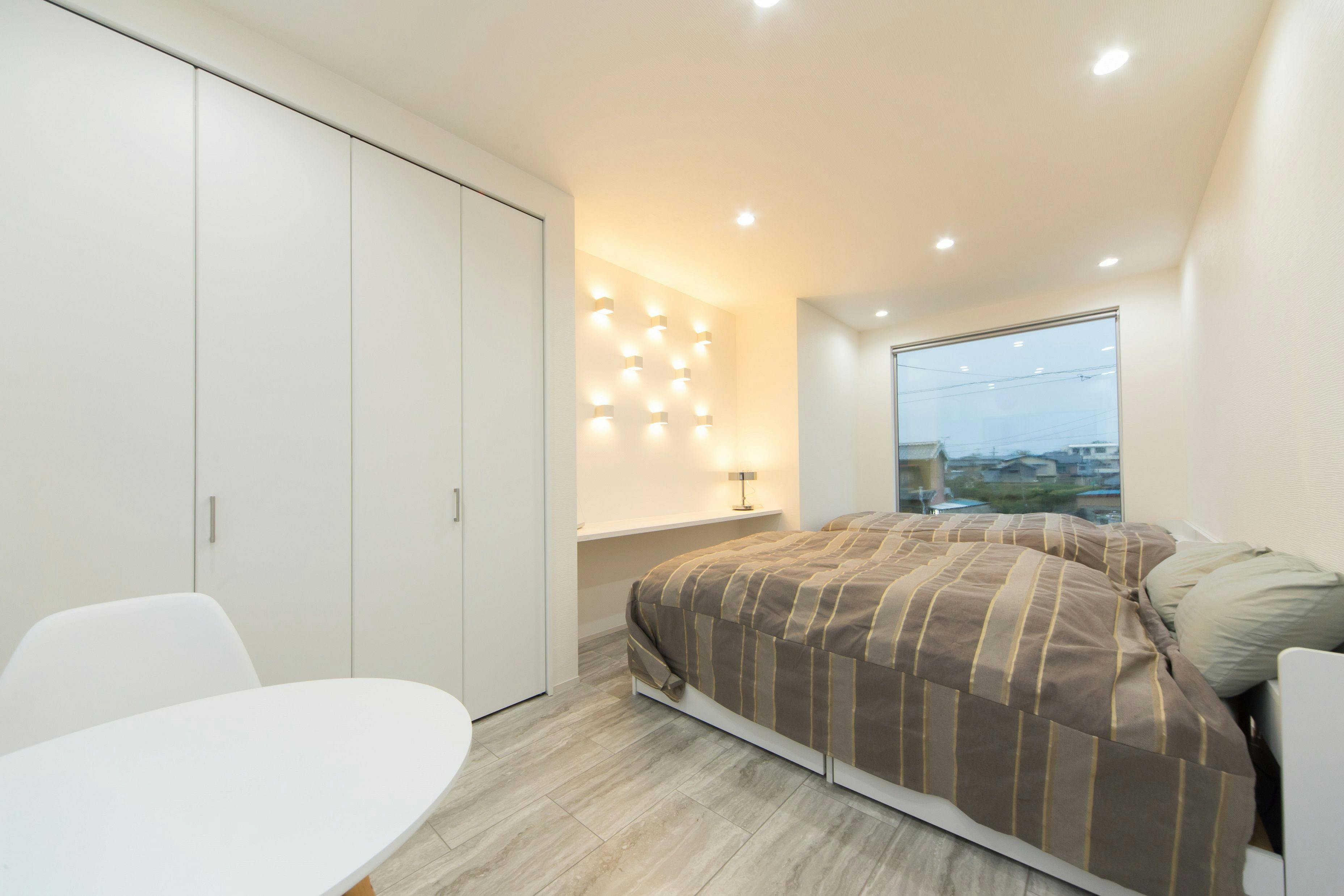 Kamar 3: 2 tempat tidur ganda, 1 set futon.