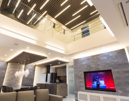 大型テレビ・ＪＢＬサウンドシステムを完備