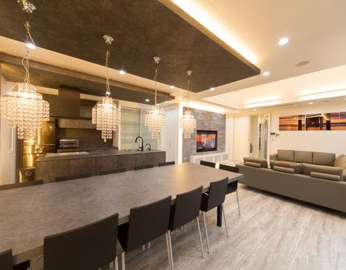 室内タイル張りの床