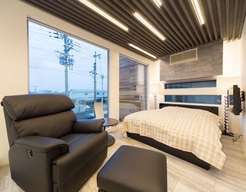 客室１　クイーンベット・敷布団1セット