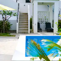 สระว่ายน้ำส่วนตัว