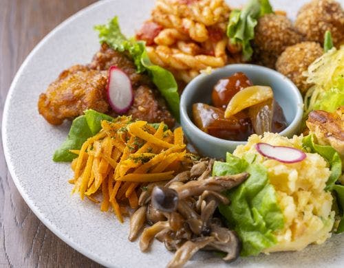 ビーガン料理専門店の、地野菜オードブル