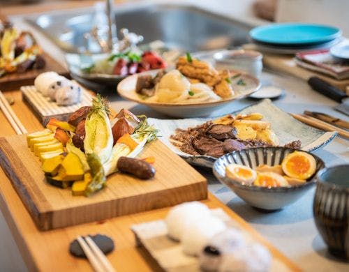 色どりある丹波焼のお皿をお楽しみください