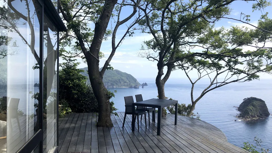 Izu Cliff House -A Cliffside Home Overlooking the Pacific…