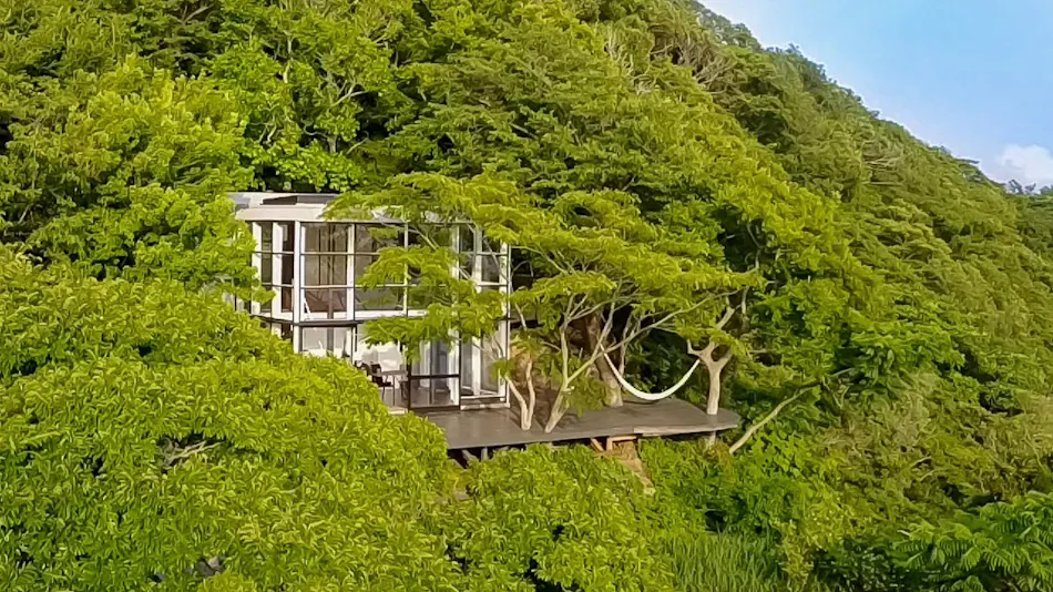 Izu Cliff House -A Cliffside Home Overlooking the Pacific…